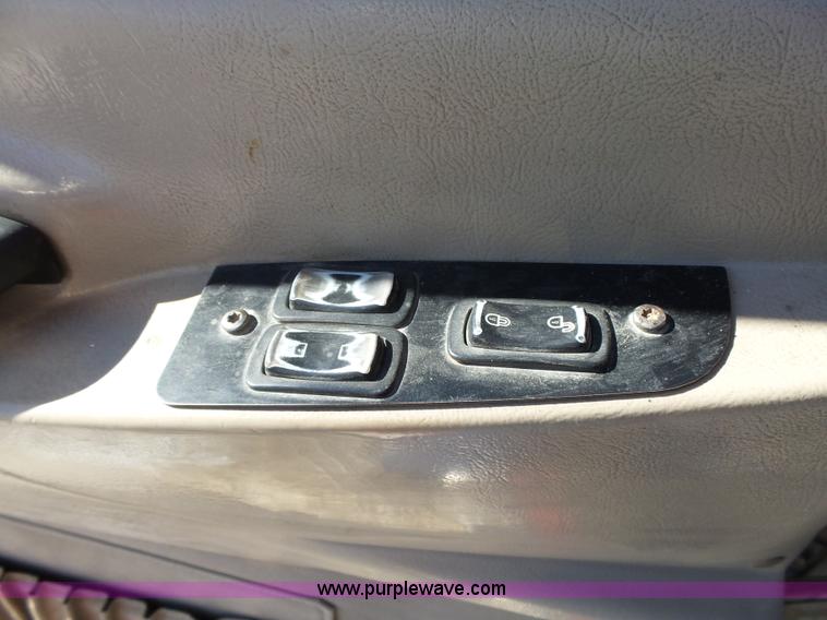 image for item L5555 2001 Mack CH613 semi truck