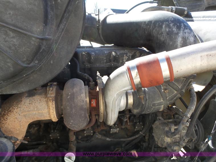 image for item L5555 2001 Mack CH613 semi truck