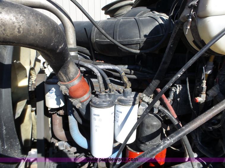 image for item L5555 2001 Mack CH613 semi truck