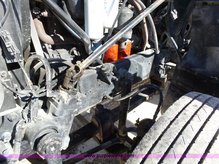 image for item L5555 2001 Mack CH613 semi truck