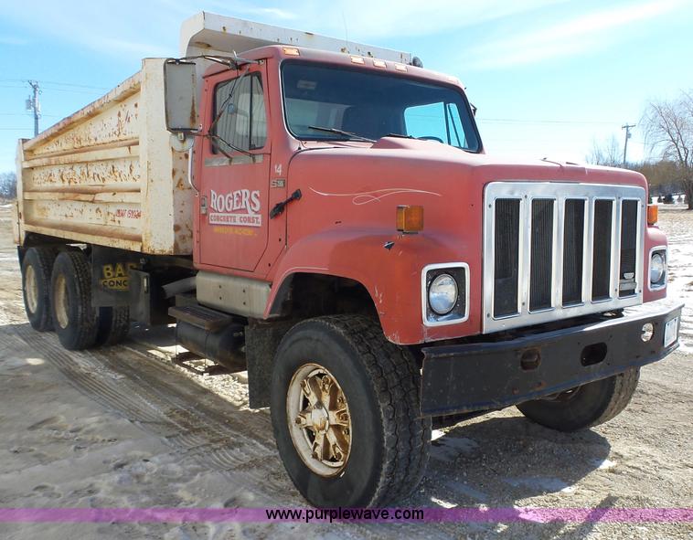 image for item L5556 1988 International F2554 dump truck
