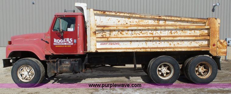 image for item L5556 1988 International F2554 dump truck