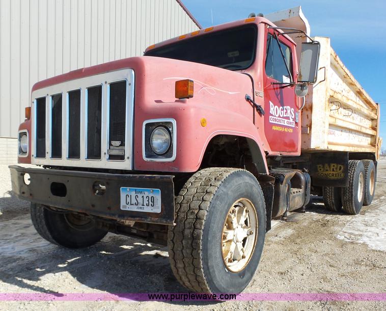 image for item L5556 1988 International F2554 dump truck