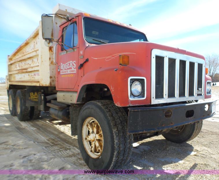 image for item L5556 1988 International F2554 dump truck