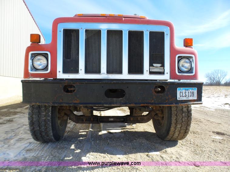 image for item L5556 1988 International F2554 dump truck