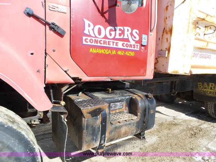 image for item L5556 1988 International F2554 dump truck