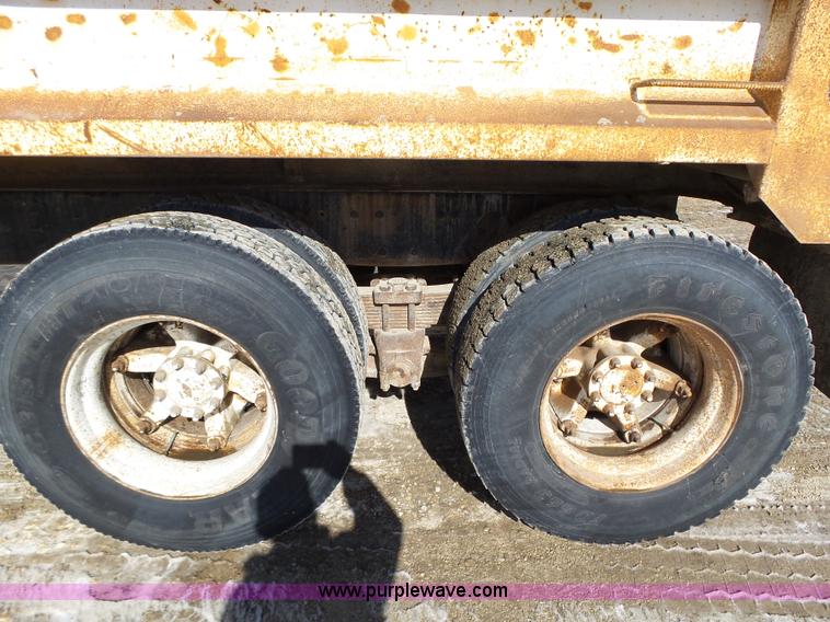 image for item L5556 1988 International F2554 dump truck