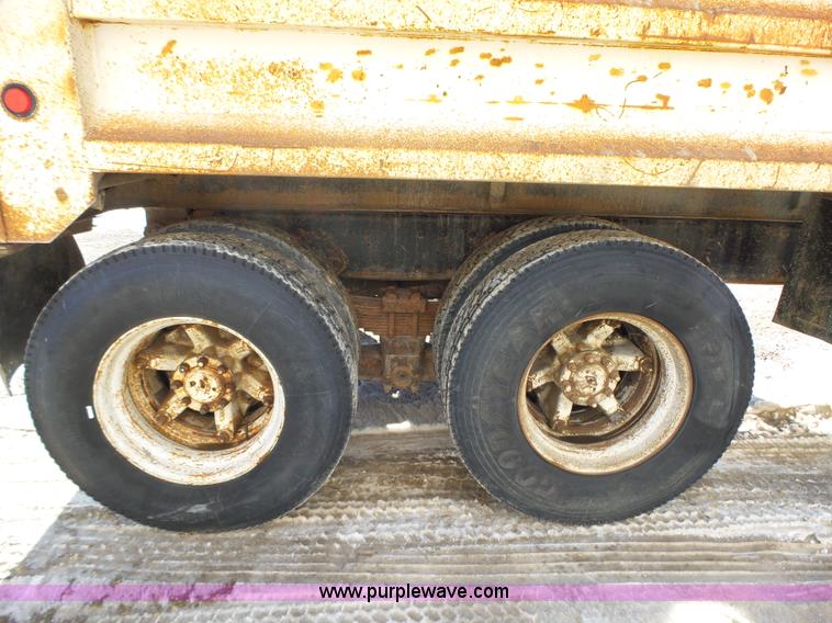 image for item L5556 1988 International F2554 dump truck