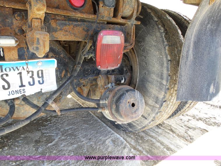 image for item L5556 1988 International F2554 dump truck