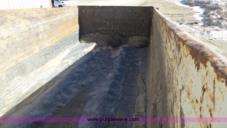 image for item L5556 1988 International F2554 dump truck