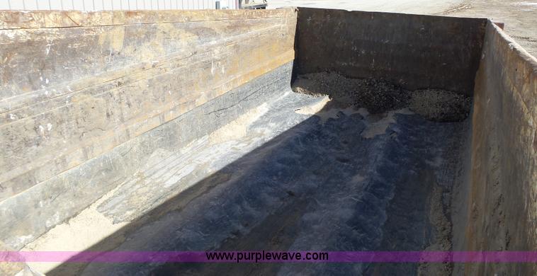 image for item L5556 1988 International F2554 dump truck