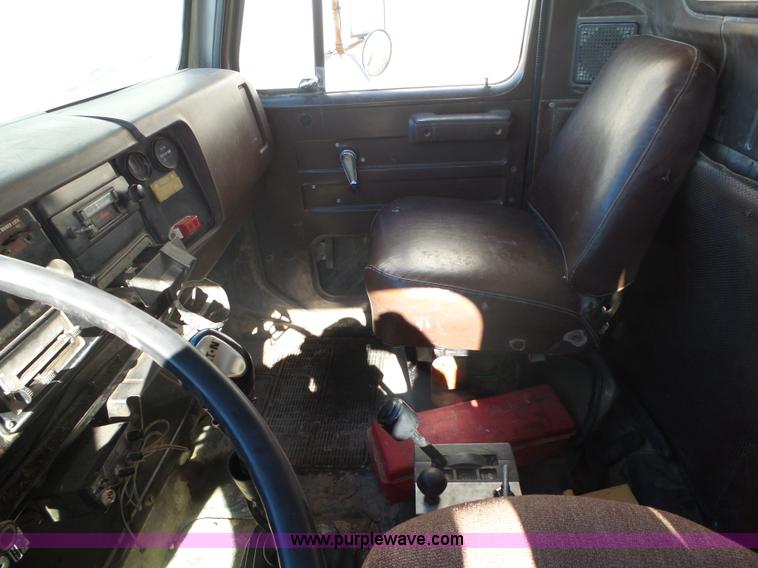 image for item L5556 1988 International F2554 dump truck