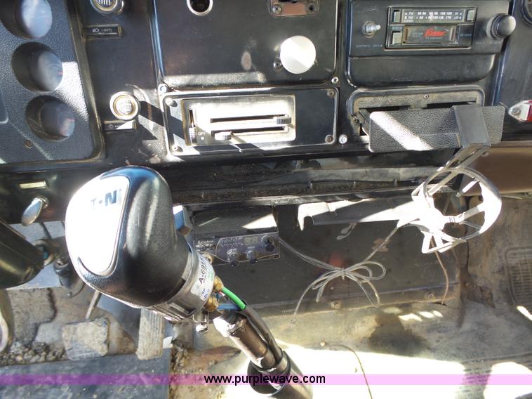 image for item L5556 1988 International F2554 dump truck