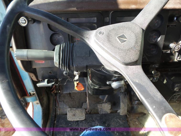 image for item L5556 1988 International F2554 dump truck