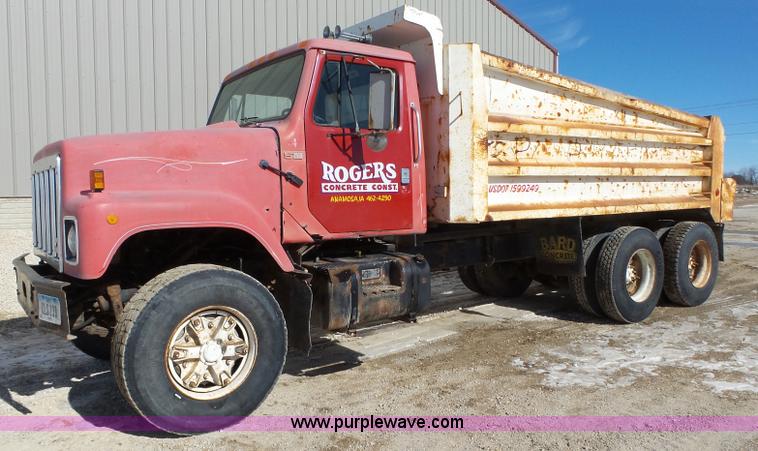 image for item L5556 1988 International F2554 dump truck