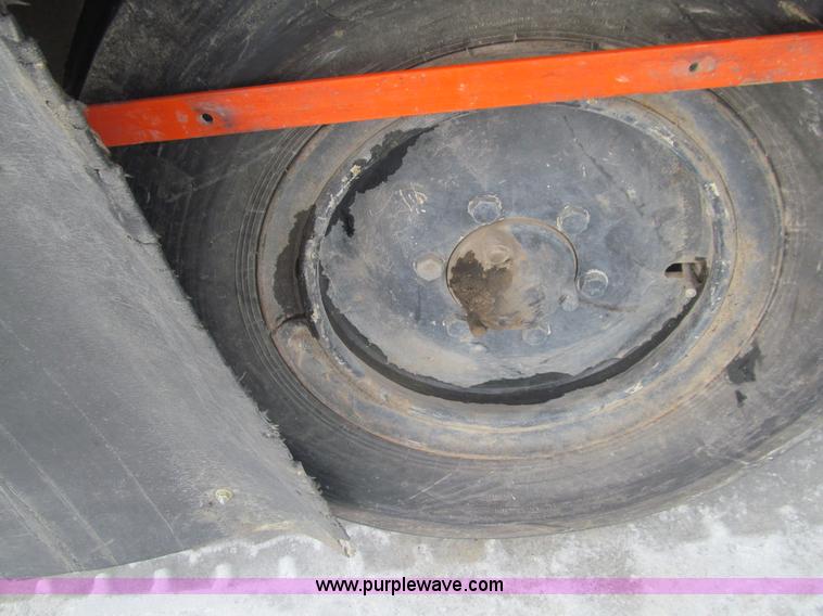 image for item L5566 2003 Caterpillar PS-150B pneumatic roller