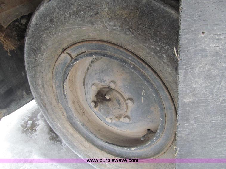 image for item L5566 2003 Caterpillar PS-150B pneumatic roller