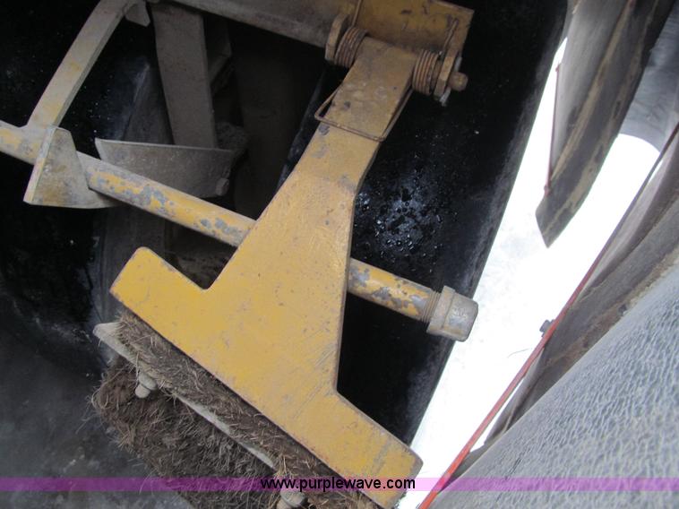 image for item L5566 2003 Caterpillar PS-150B pneumatic roller