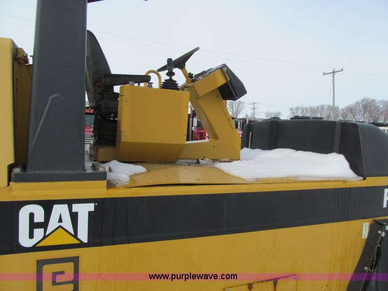 image for item L5566 2003 Caterpillar PS-150B pneumatic roller