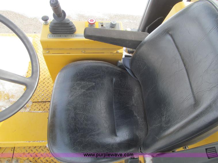 image for item L5566 2003 Caterpillar PS-150B pneumatic roller