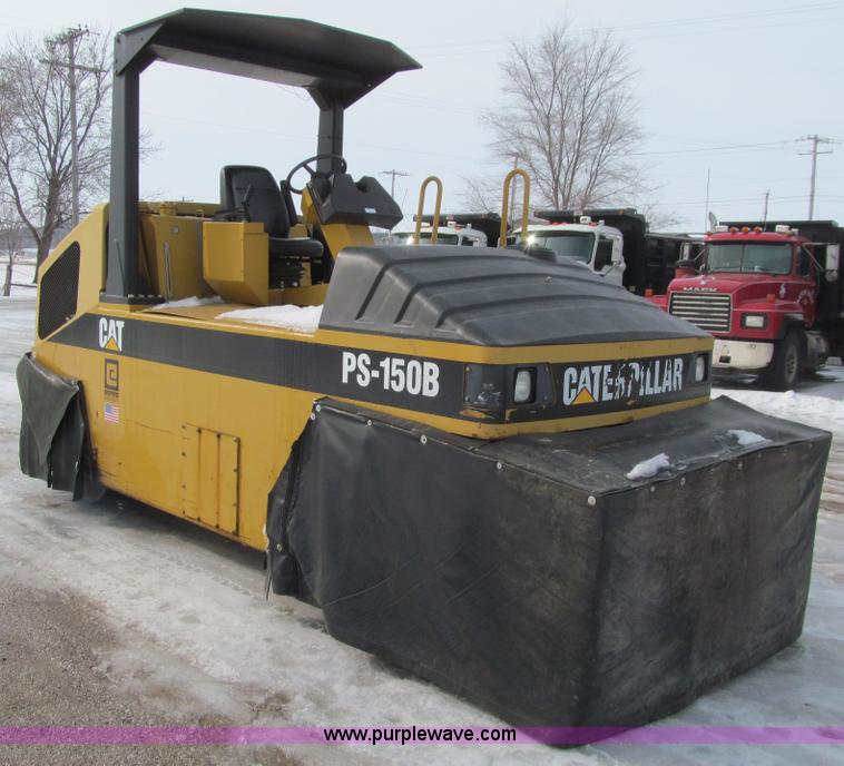 image for item L5566 2003 Caterpillar PS-150B pneumatic roller