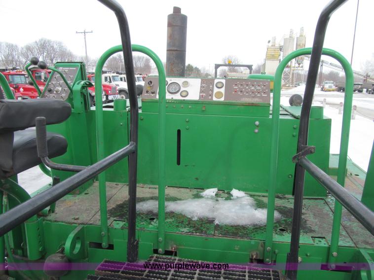 image for item L5567 1996 Barber Greene BG225B paver