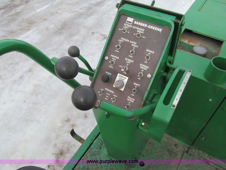 image for item L5567 1996 Barber Greene BG225B paver