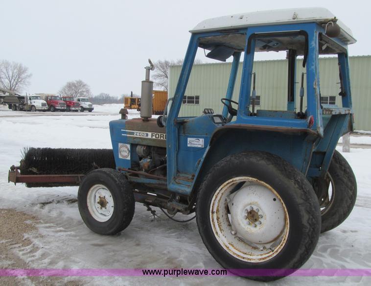 image for item L5569 Ford 2600 tractor
