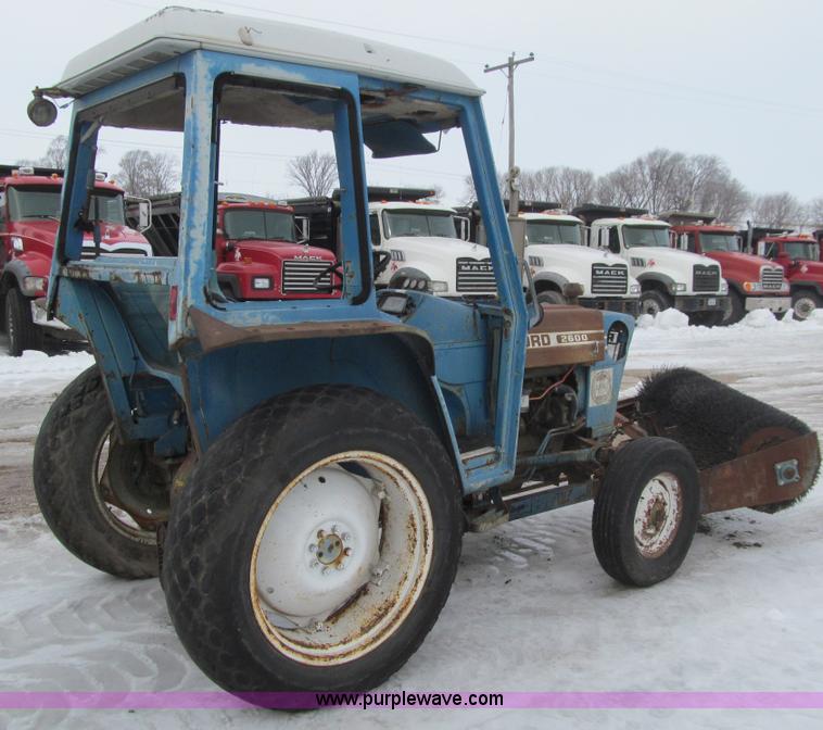 image for item L5569 Ford 2600 tractor