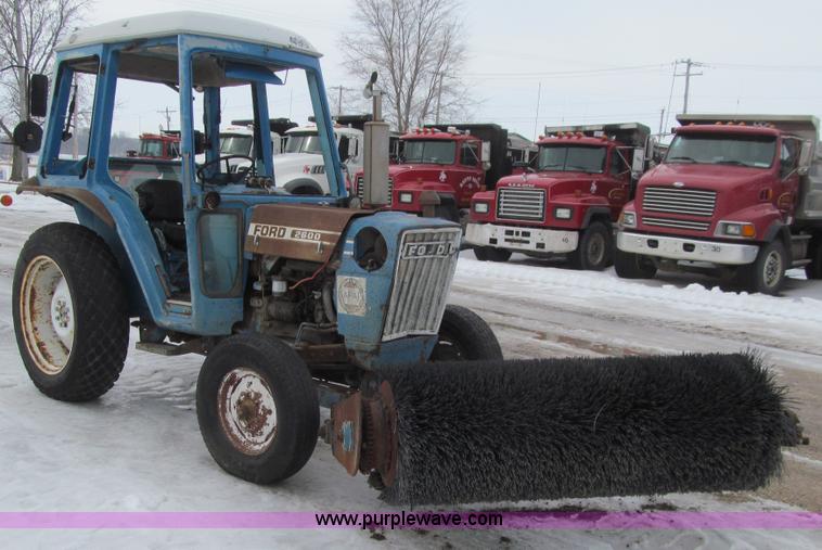 image for item L5569 Ford 2600 tractor