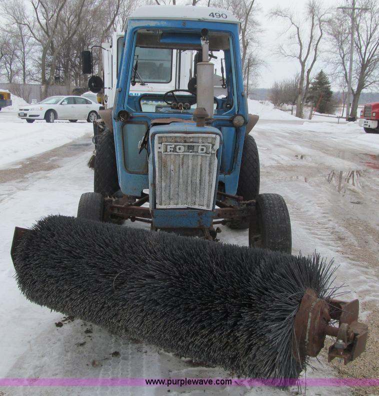 image for item L5569 Ford 2600 tractor