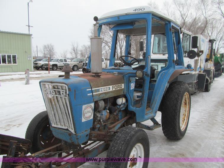 image for item L5569 Ford 2600 tractor