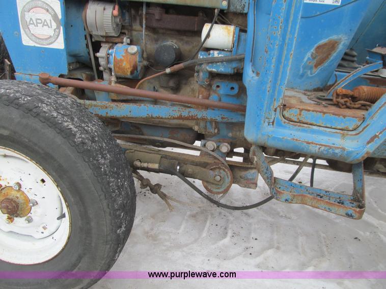image for item L5569 Ford 2600 tractor