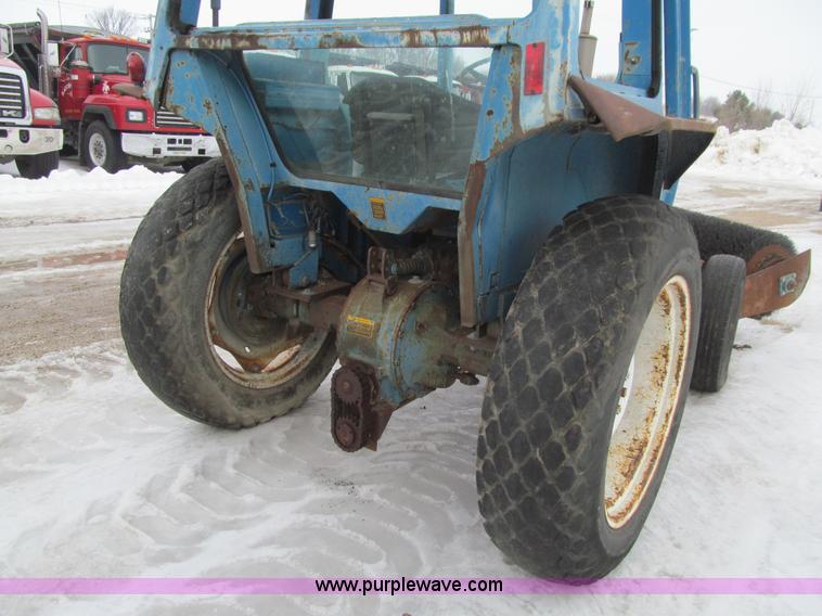 image for item L5569 Ford 2600 tractor