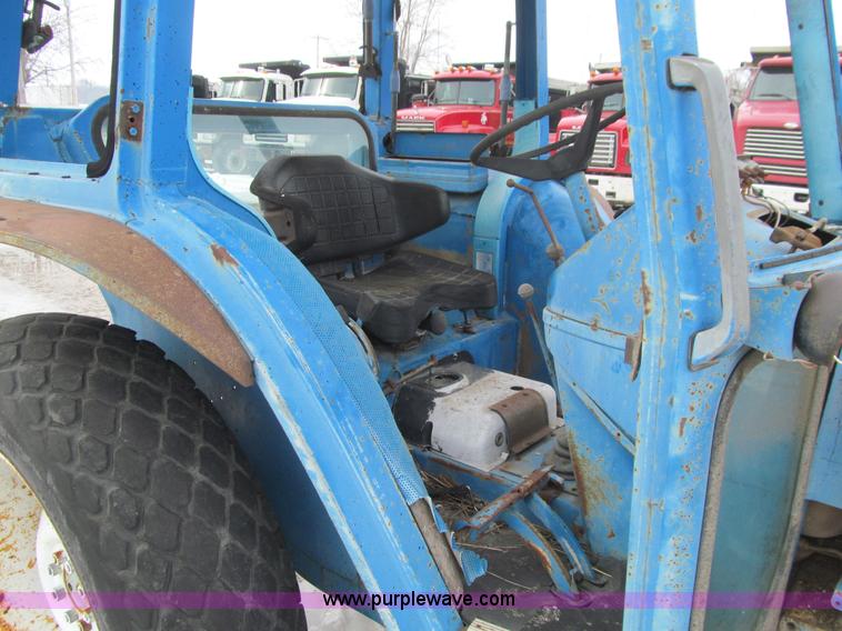 image for item L5569 Ford 2600 tractor