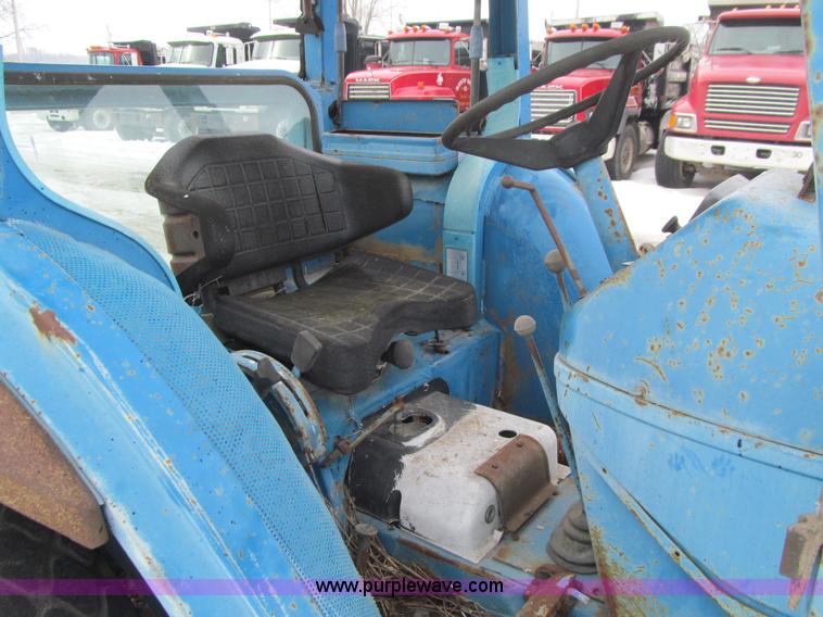 image for item L5569 Ford 2600 tractor