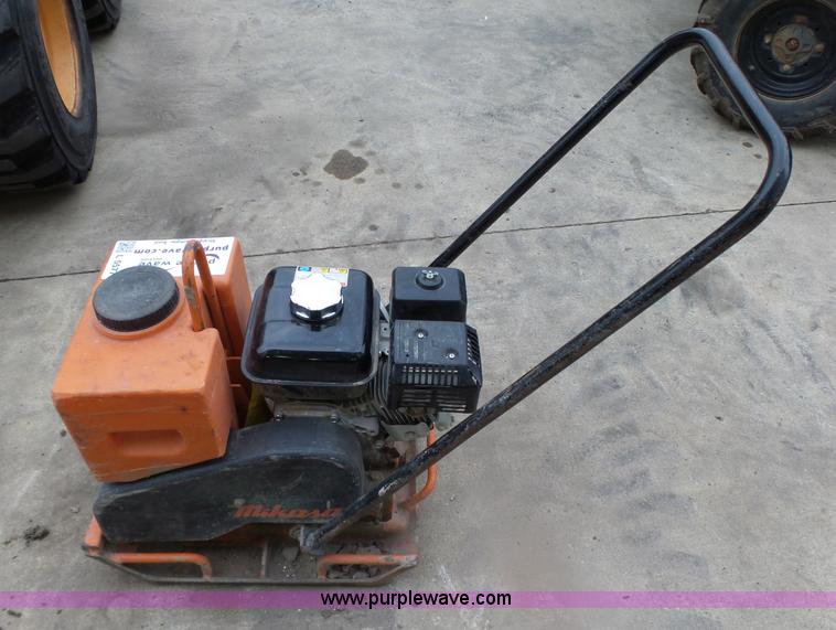 image for item L5577 Mikasa vibratory plate compactor