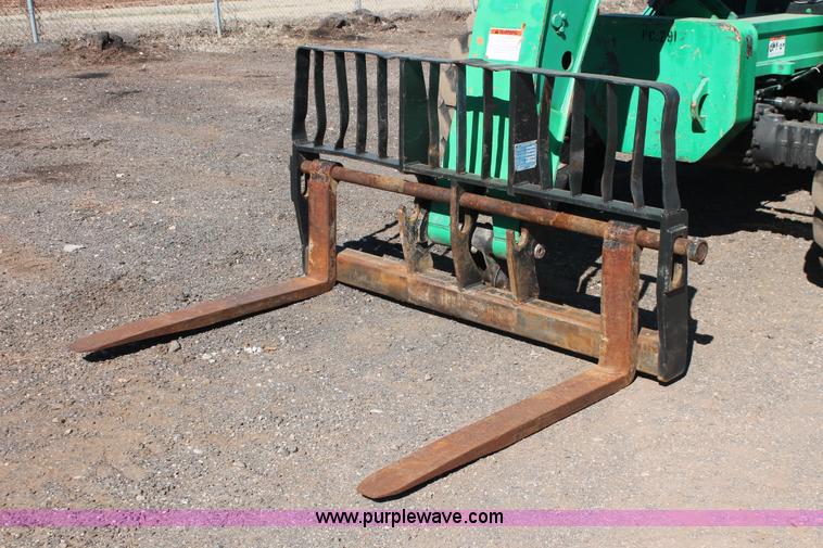 image for item L6826 2004 JLG G9-43A telehandler