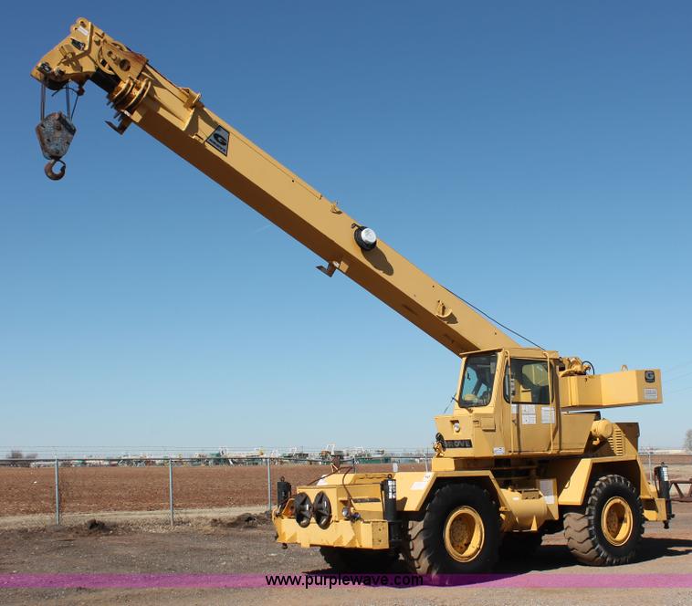 image for item L6828 1980 Grove RT522 rough terrain crane