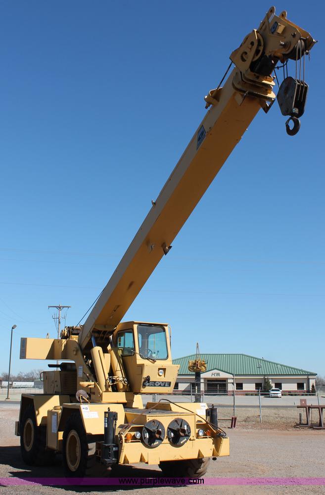 image for item L6828 1980 Grove RT522 rough terrain crane