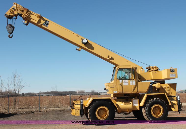 image for item L6828 1980 Grove RT522 rough terrain crane