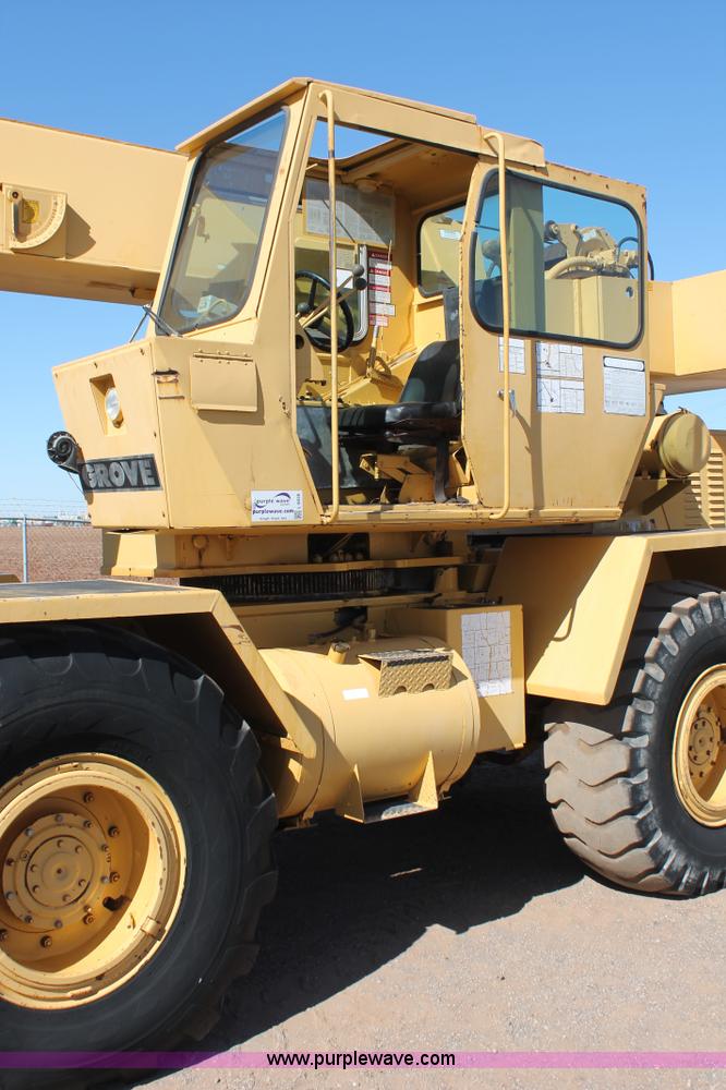 image for item L6828 1980 Grove RT522 rough terrain crane