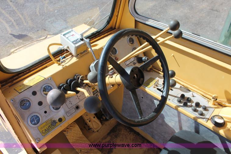 image for item L6828 1980 Grove RT522 rough terrain crane
