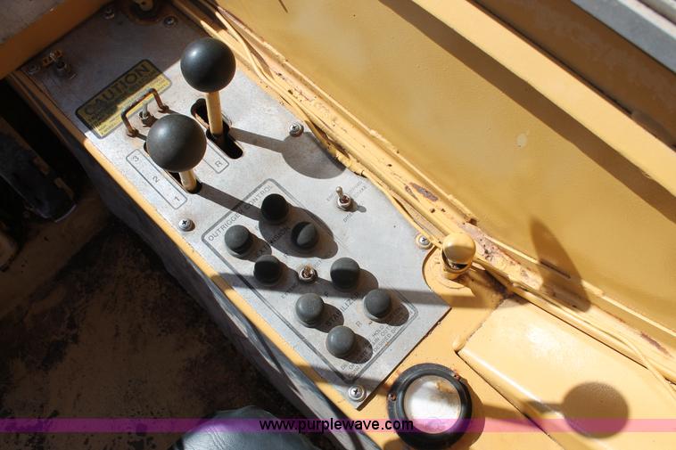 image for item L6828 1980 Grove RT522 rough terrain crane