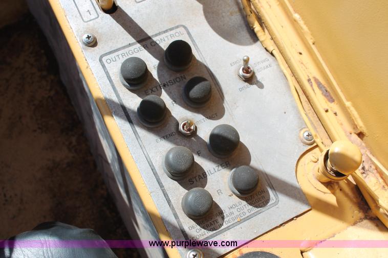 image for item L6828 1980 Grove RT522 rough terrain crane