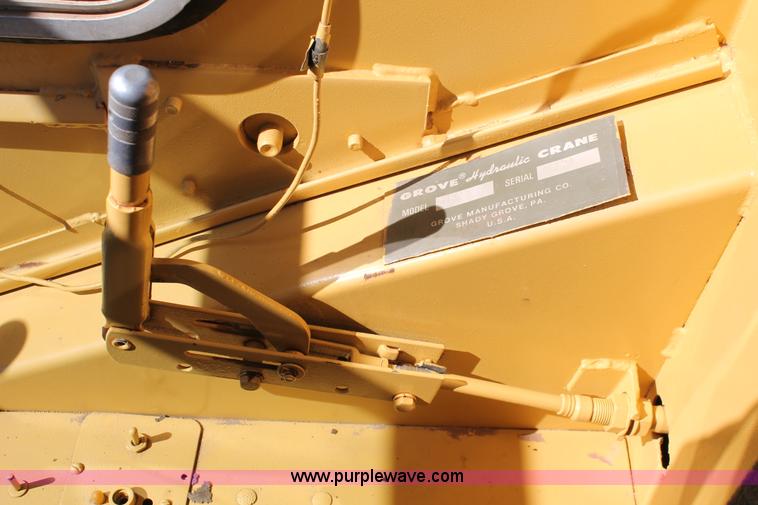 image for item L6828 1980 Grove RT522 rough terrain crane