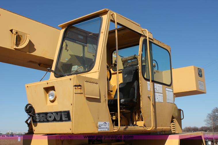 image for item L6828 1980 Grove RT522 rough terrain crane