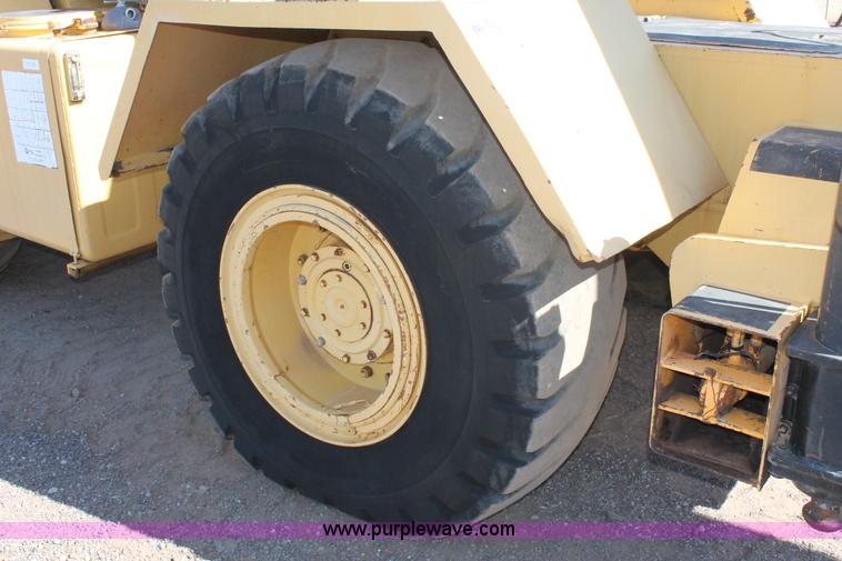 image for item L6828 1980 Grove RT522 rough terrain crane
