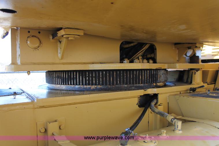 image for item L6828 1980 Grove RT522 rough terrain crane