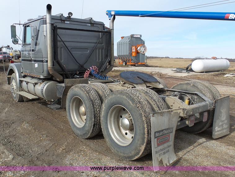 image for item L7062 1987 White WIM semi truck